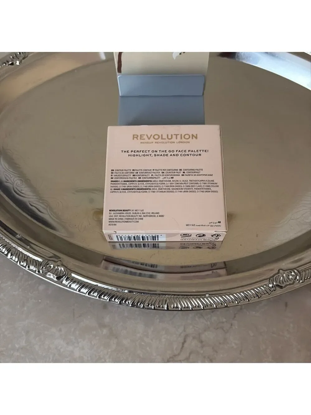 Revolution Contour Powder Compact in Medium NIB